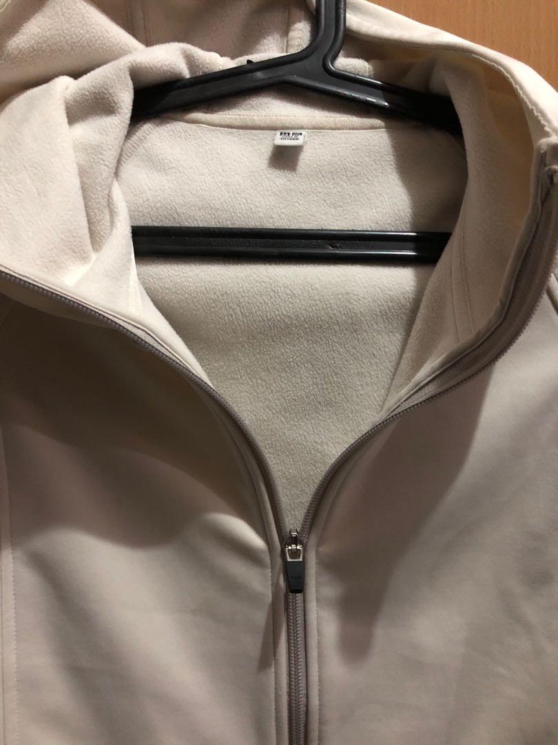 Uniqlo thermal hoodie jacket (Category: Coats, Jackets and Outerwear) located in Marikina City. Submitted by fascinista (Listing ID 197535908, Image 3). Description: Used once! In 💯 pristine condition!.