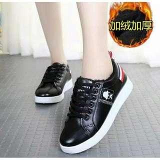 SEPATU KETS KUMIS FULL HITAM