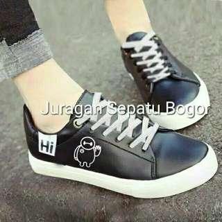 SNEAKERS HI HITAM
