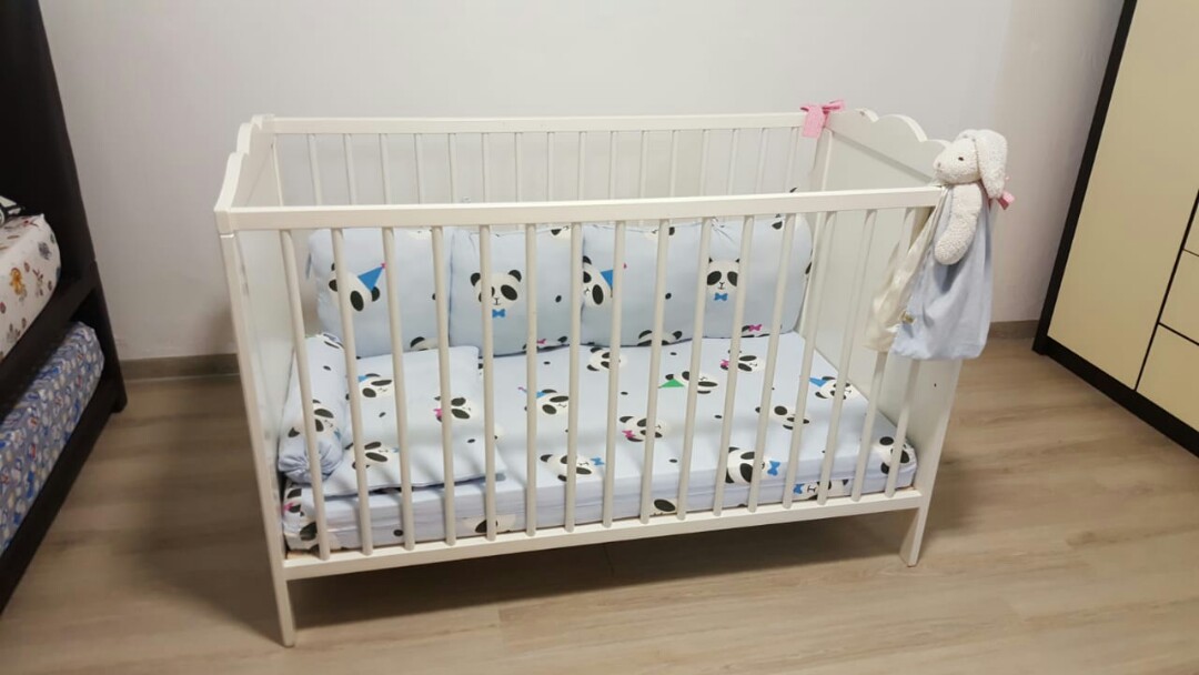 a baby cot