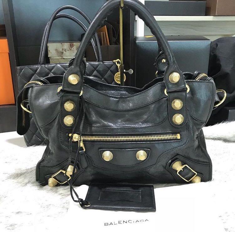 Balenciaga City Giant21 With Mirror and Dust Bag Lost Strap Condition #sale #luxurybags #opulence #fashionph #aparadoorbags #aparadoorluxurybags, Luxury, Bags Wallets on Carousell