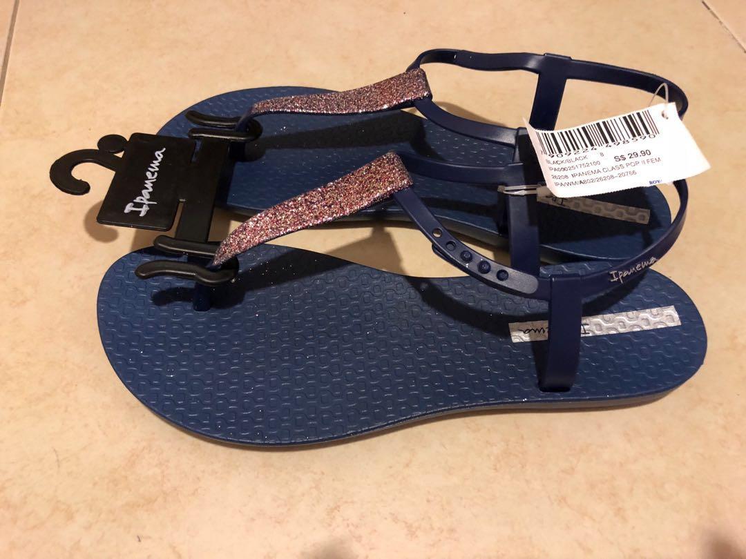 10c nike slides
