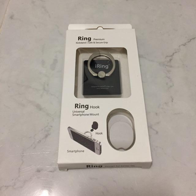 I-Ring With Hook (Category: Other Mobile & Gadget Accessories) located in Singapore. Submitted by zh_lim (Listing ID 92058774, Image 1). Description: -Black -Gold #apple#iphone#samsung#oppo#huawei#sony#phone.