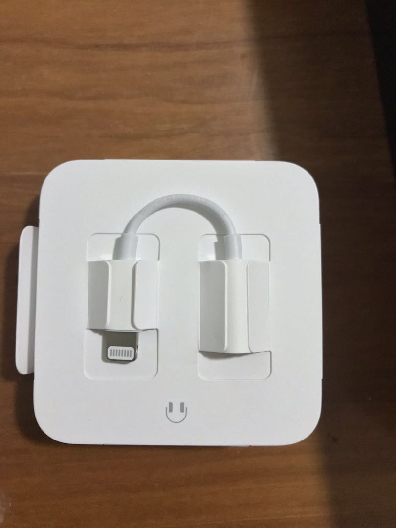 Original Apple 3.5mm headphone jack adapter, Mobile Phones & Gadgets