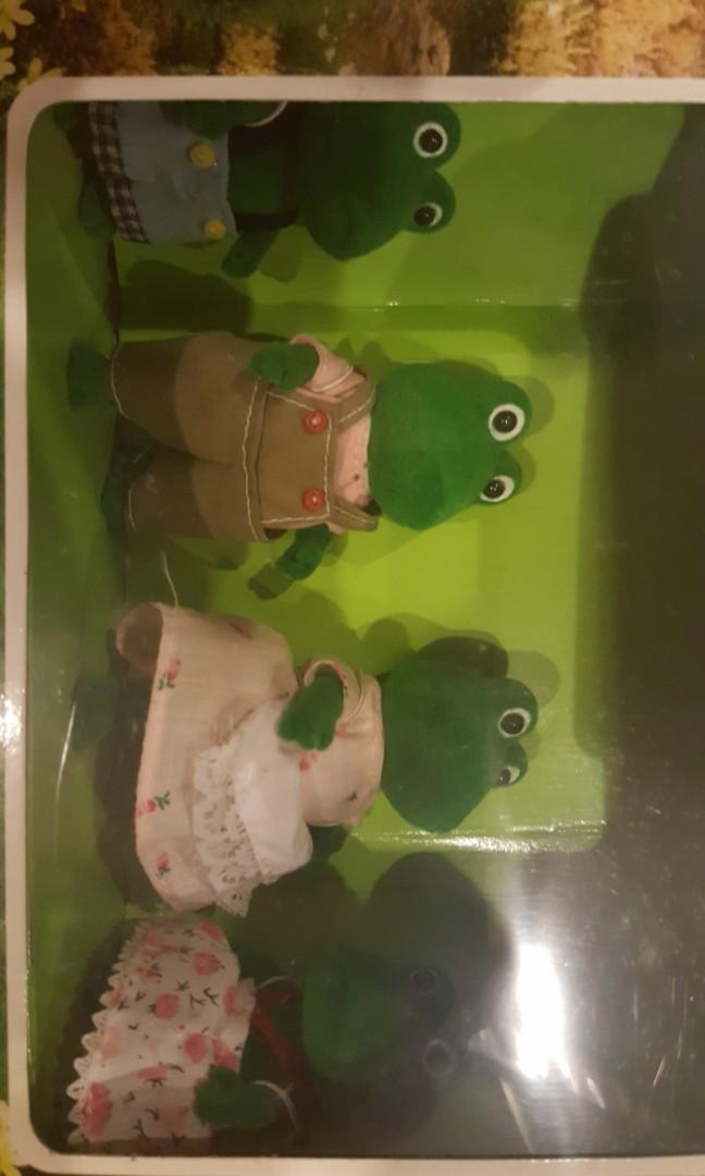 Vintage Original Sylvanian Families Bullrush Frog Family MISB Ref 4092, Hobbies & Toys