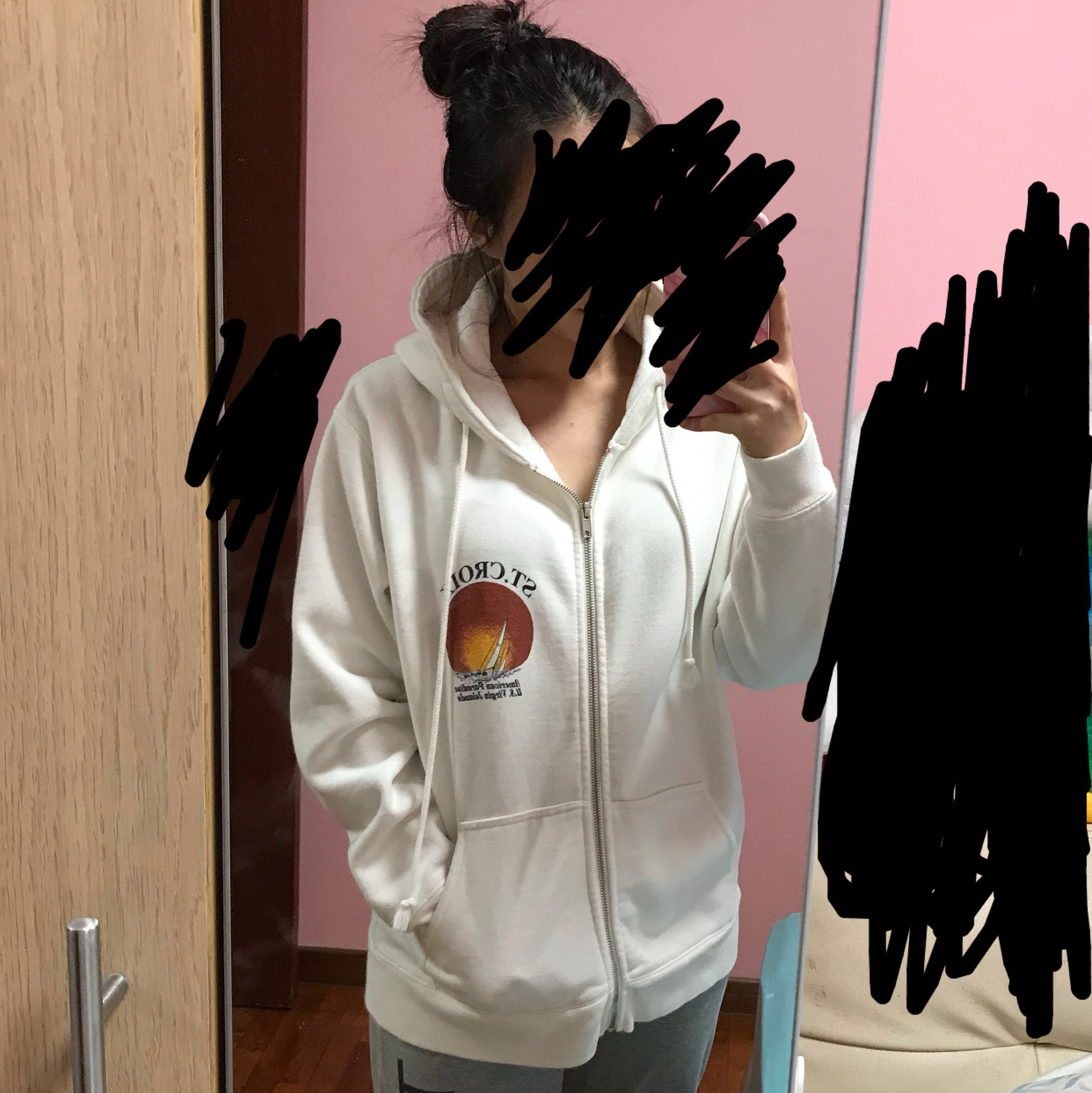 Authentic Brandy Melville St Croix Carla Hoodie Women S Fashion Clothes Outerwear On Carousell It's arrived and i know it's supposed to be oversized but this is like a tent and the size label says l/xl and that it only comes in one size. authentic brandy melville st croix carla hoodie