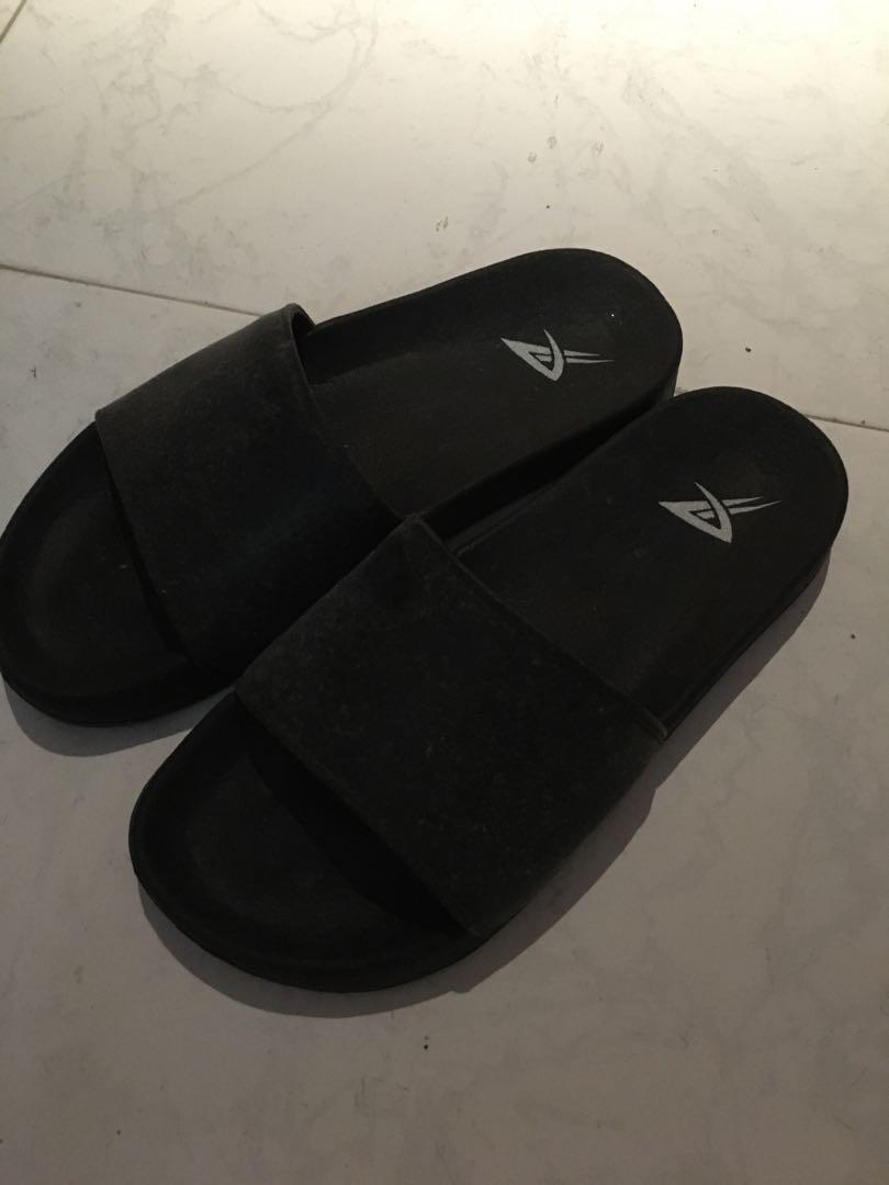 black slippers primark