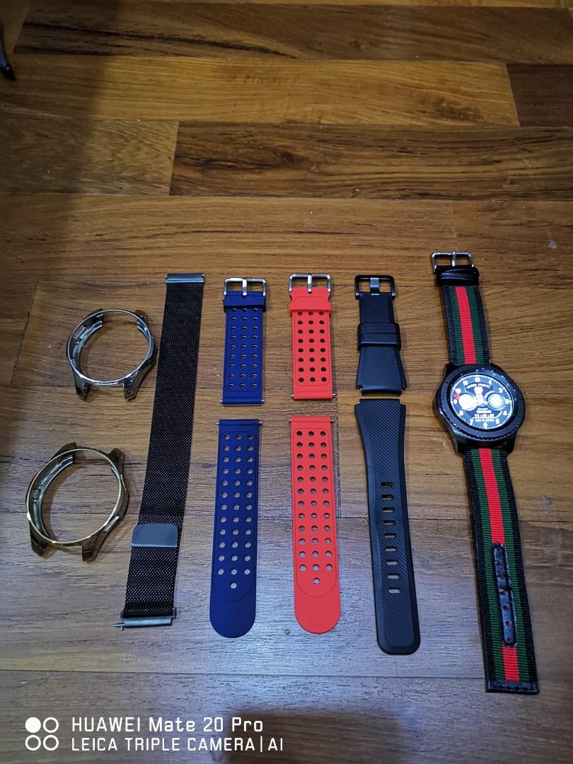 Excellent condition Samsung Gear S3 Frontier Free Accessories