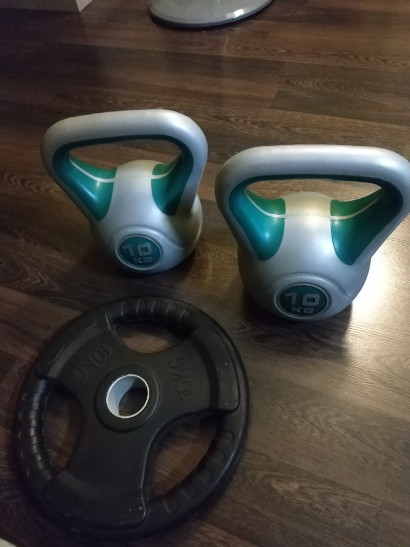 Kettlebells and weighted plate, Sports Equipment, Exercise & Fitness, Weights & Dumbbells on
