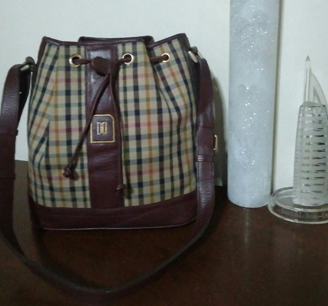 Daks bucket bag sales