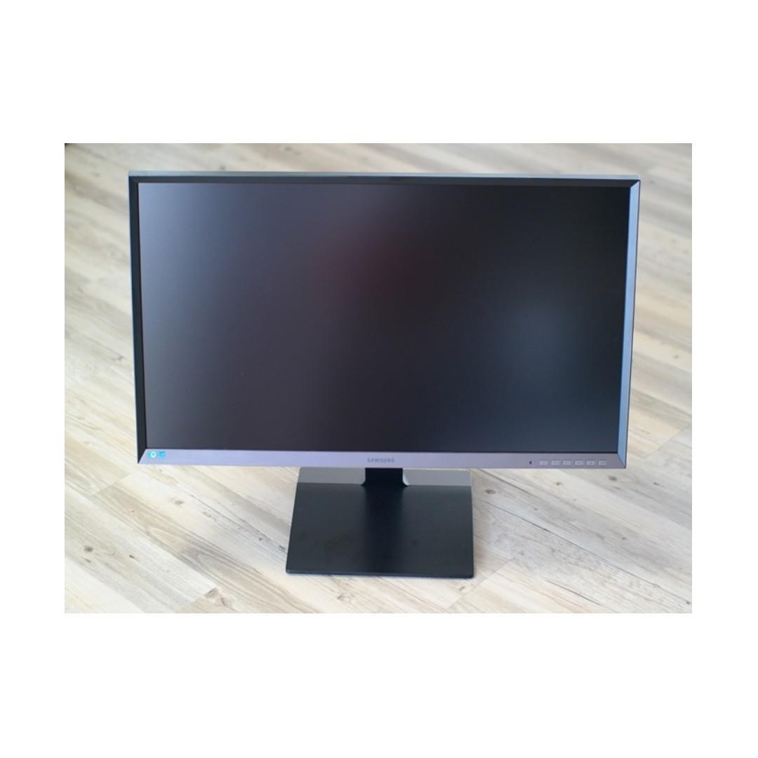 Samsung 32 S32d850t 5ms Wqhd 2560 X 1440 Wide Led Monitor Electronics Computer Parts Accessories On Carousell