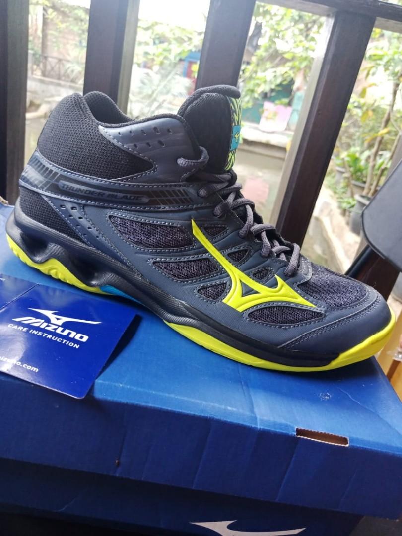 Sepatu Mizuno Thunder Blade Mid Original Olah Raga Baju Olahraga Di Carousell