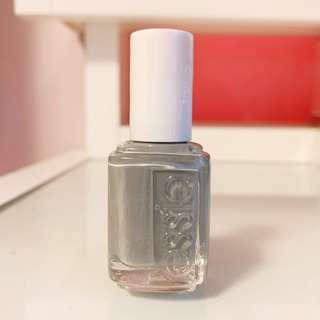 Essie x 灰色指甲油