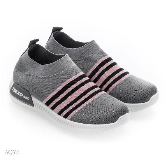 arraya flyknit sneakers