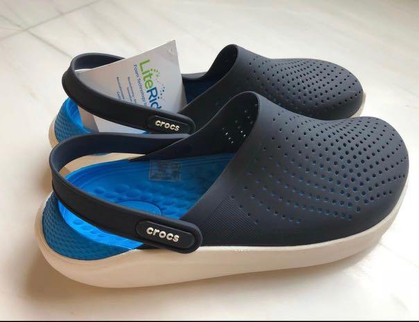 m9 crocs size