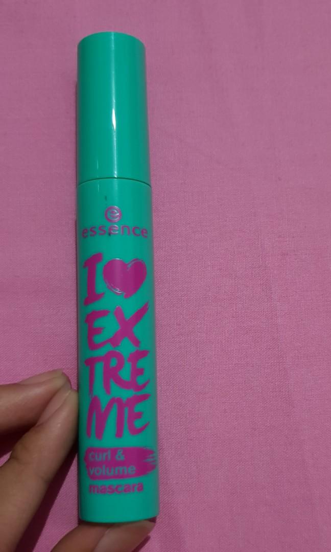 Essence I Love Extreme Curl Volume Mascara Paydaymaret Kesehatan Kecantikan Rias Wajah Di Carousell