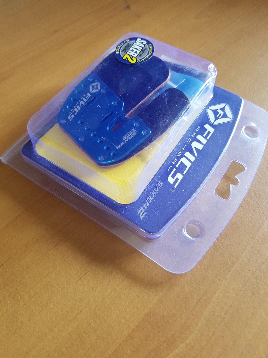 Fivics Saker 2 Finger Tab (Size L), Sports Equipment, Sports & Games, Water Sports on Carousell