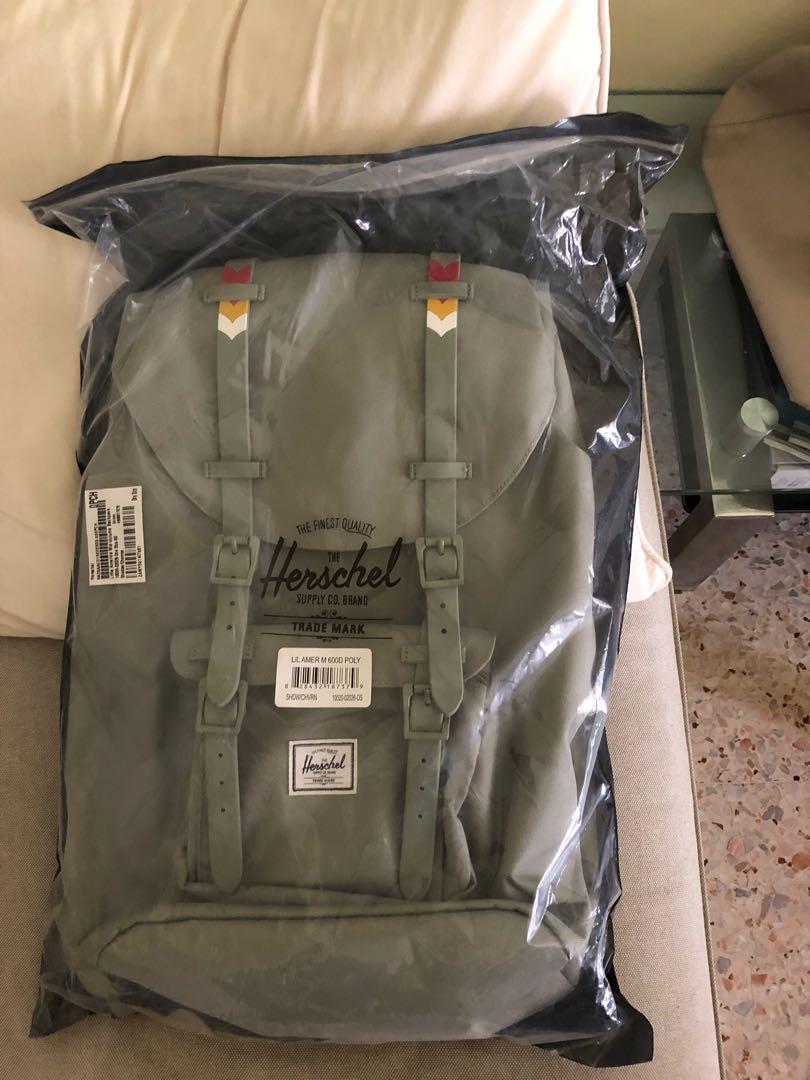 Herschel discount shadow chevron