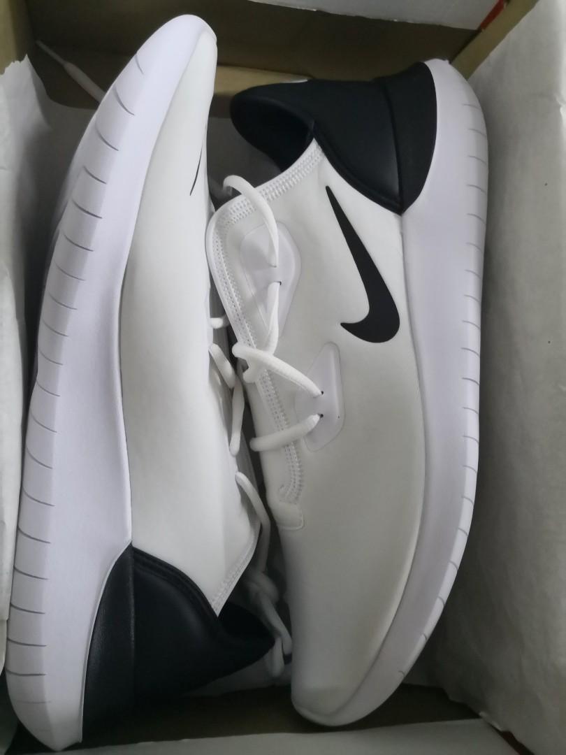 Nike hakata on feet store
