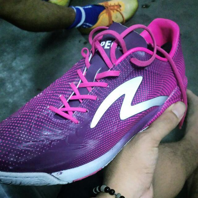 Sepatu Futsal Specs Swervo Thunder Bolt Olah Raga Perlengkapan Olahraga Lainnya Di Carousell
