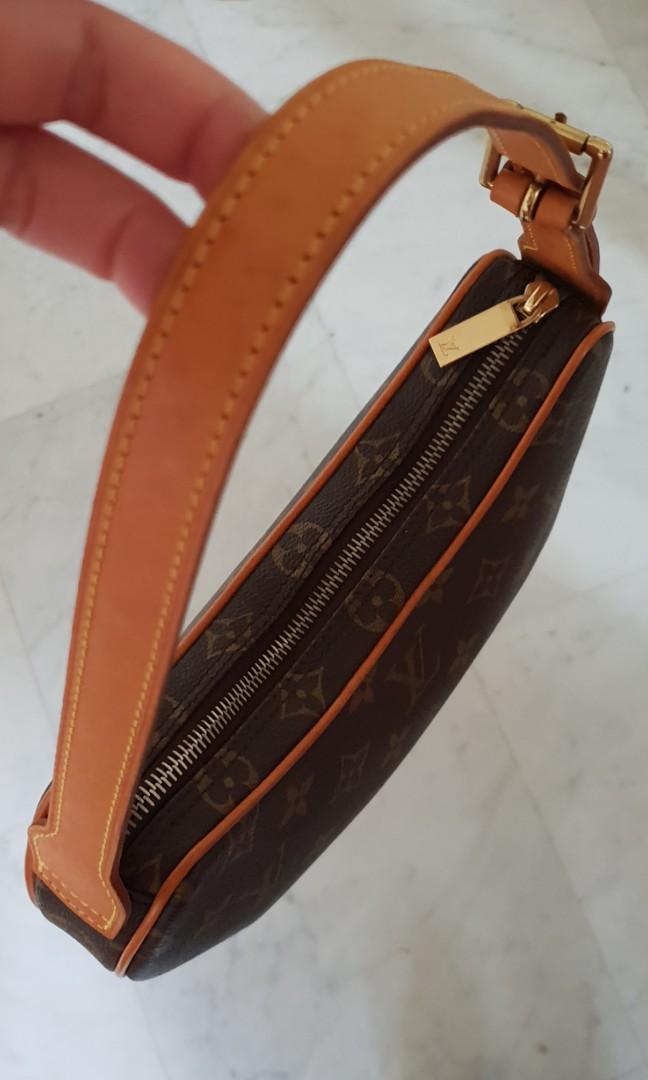 161 Сумочка small shoulder moon shape Louis Vuitton handbag не носилась  Цена 20.000