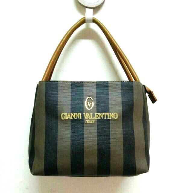 Prøve Glatte Overveje GIANNI VALENTINO ITALY AUTHENTIC. COATED CANVAS HANDBAG, Women's Fashion,  Bags & Wallets on Carousell
