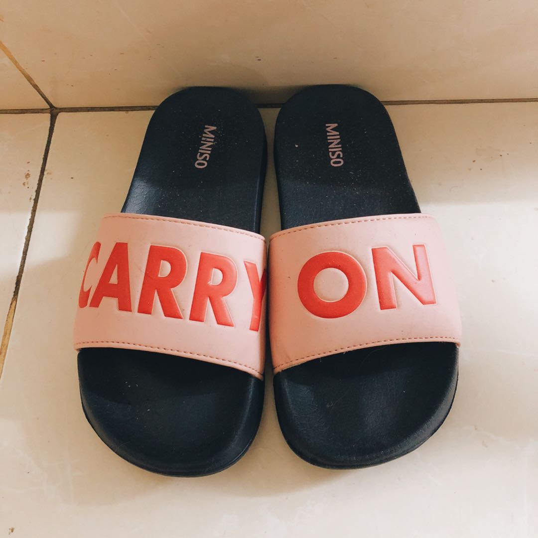 sandal miniso carry on