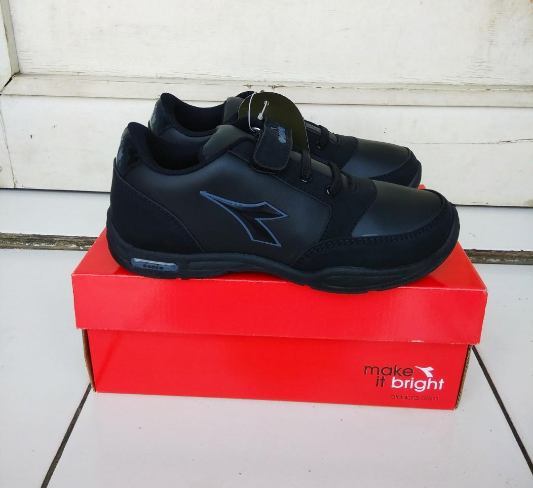 Sepatu Diadora Anak Original Hitam Bayi Anak Lainnya Di Carousell