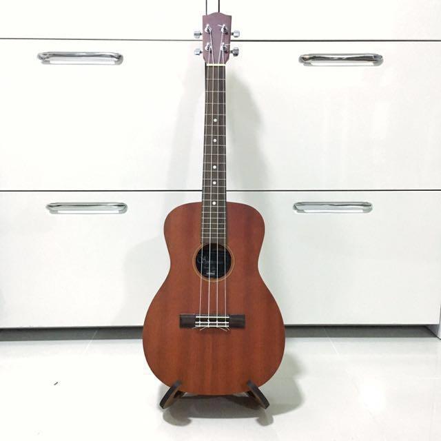 Synchronium Baritone GCEA Ukulele BK55, Hobbies & Toys, Music & Media