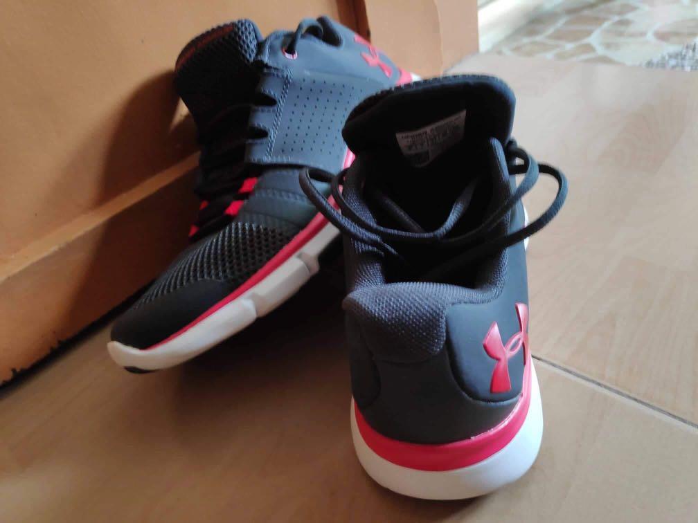 Under armour strive shop 7 men s sneakers