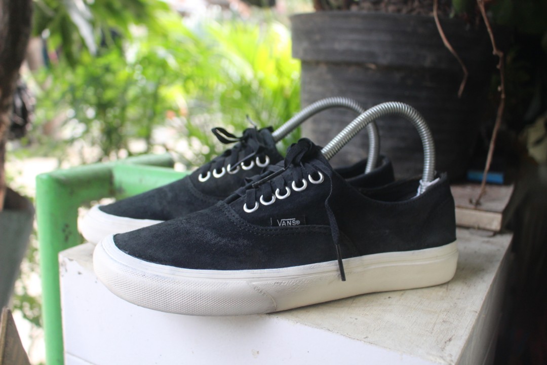 sepatu vans authentic