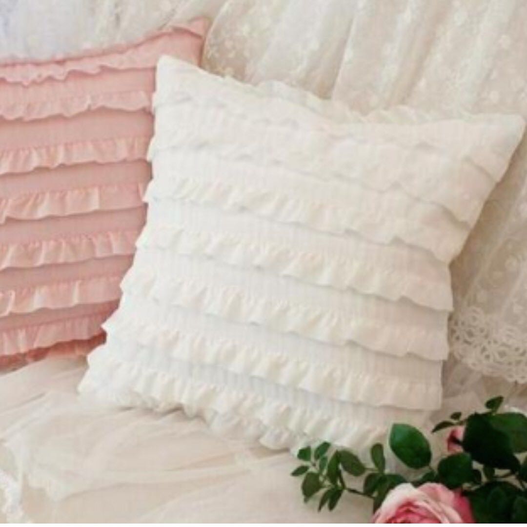 white ruffle pillows
