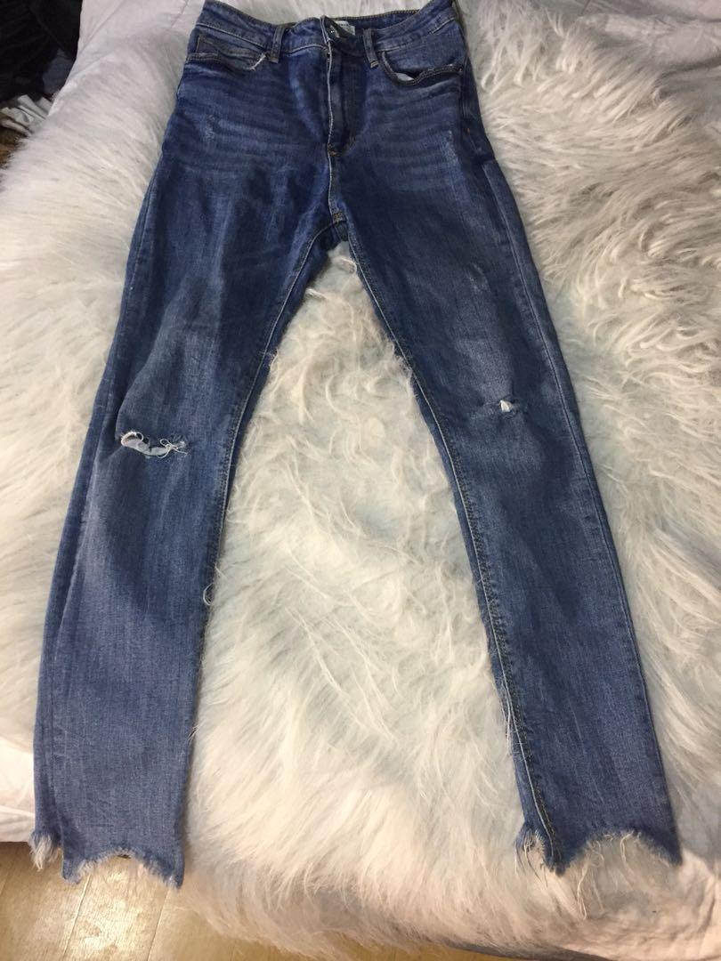 Zara pants stretch Too big for my size (Category: Trousers) located in Quezon City. Submitted by doui.ph (Listing ID 198175238, Image 1). Description: .