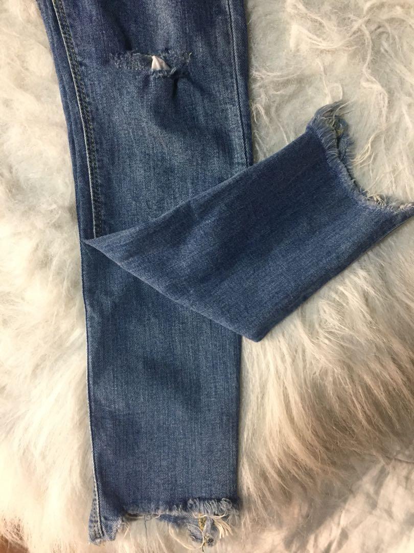 Zara pants stretch Too big for my size (Category: Trousers) located in Quezon City. Submitted by doui.ph (Listing ID 198175238, Image 3). Description: .