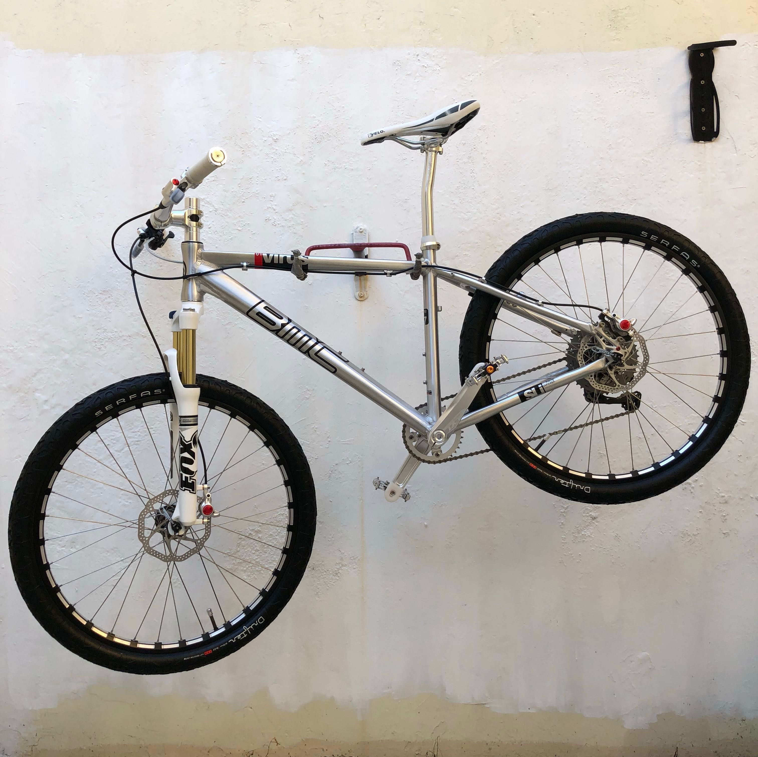Custom Build Silver BMC 01VIRUS 26ER. Sports Equipment Bicycles