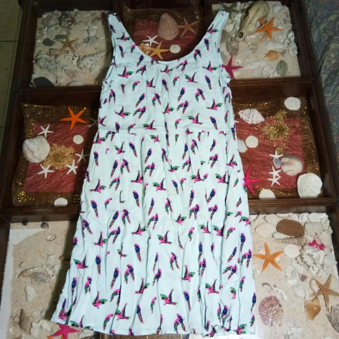 H&M dress (Category: Dresses) located in Quezon City. Submitted by rainbowpride (Listing ID 198333567, Image 1). Description: Used. In good condition. Size: XS but can fit small built Love birds dress Soft. Very comfortable to wear 😊.
