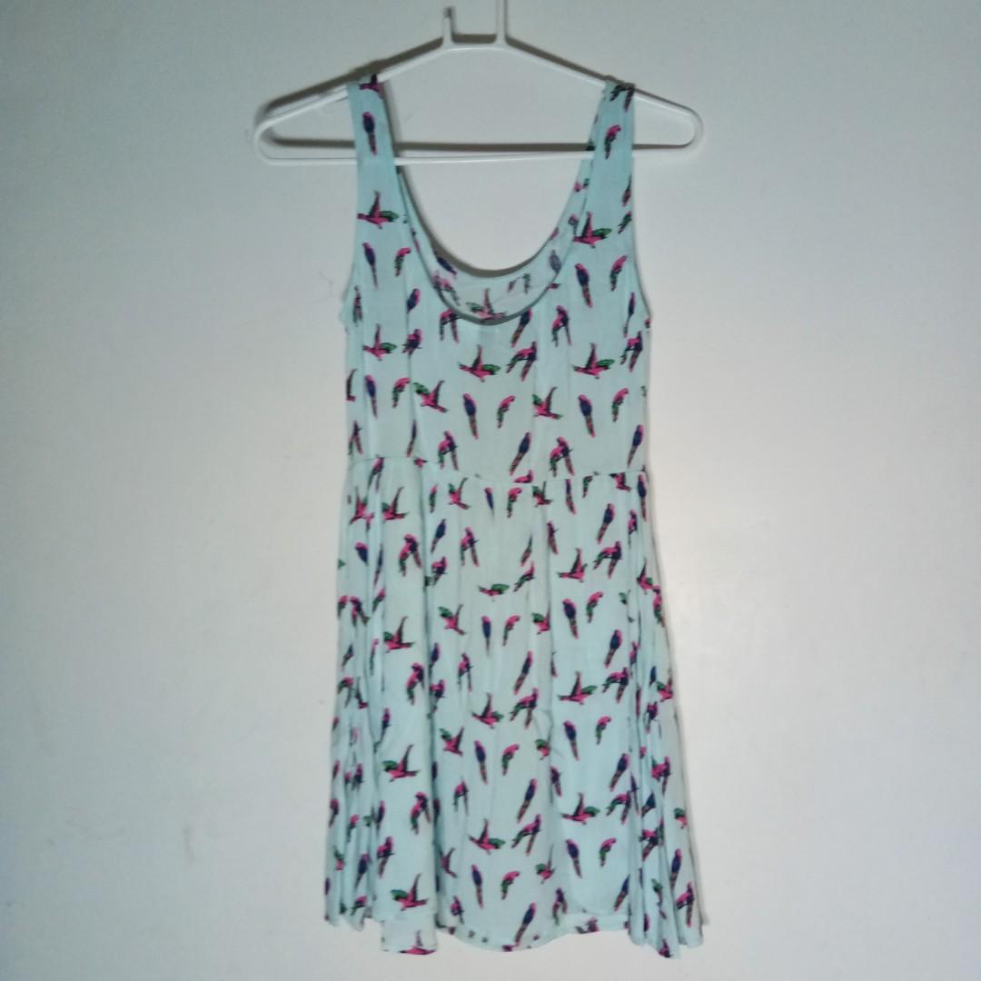 H&M dress (Category: Dresses) located in Quezon City. Submitted by rainbowpride (Listing ID 198333567, Image 3). Description: Used. In good condition. Size: XS but can fit small built Love birds dress Soft. Very comfortable to wear 😊.