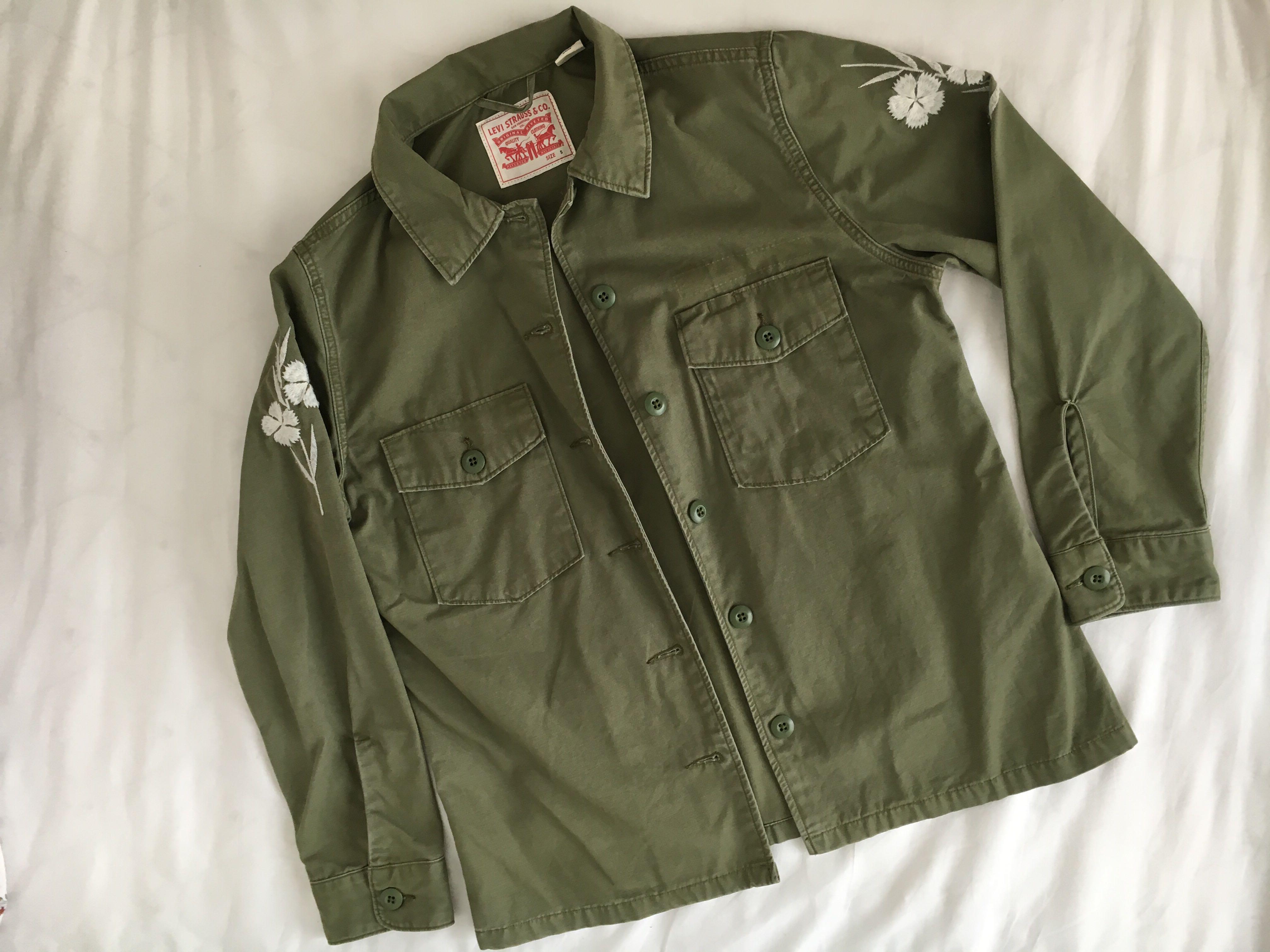 Levi's Army green jacket!, Women's Fashion, Coats, Jackets and Outerwear on  Carousell