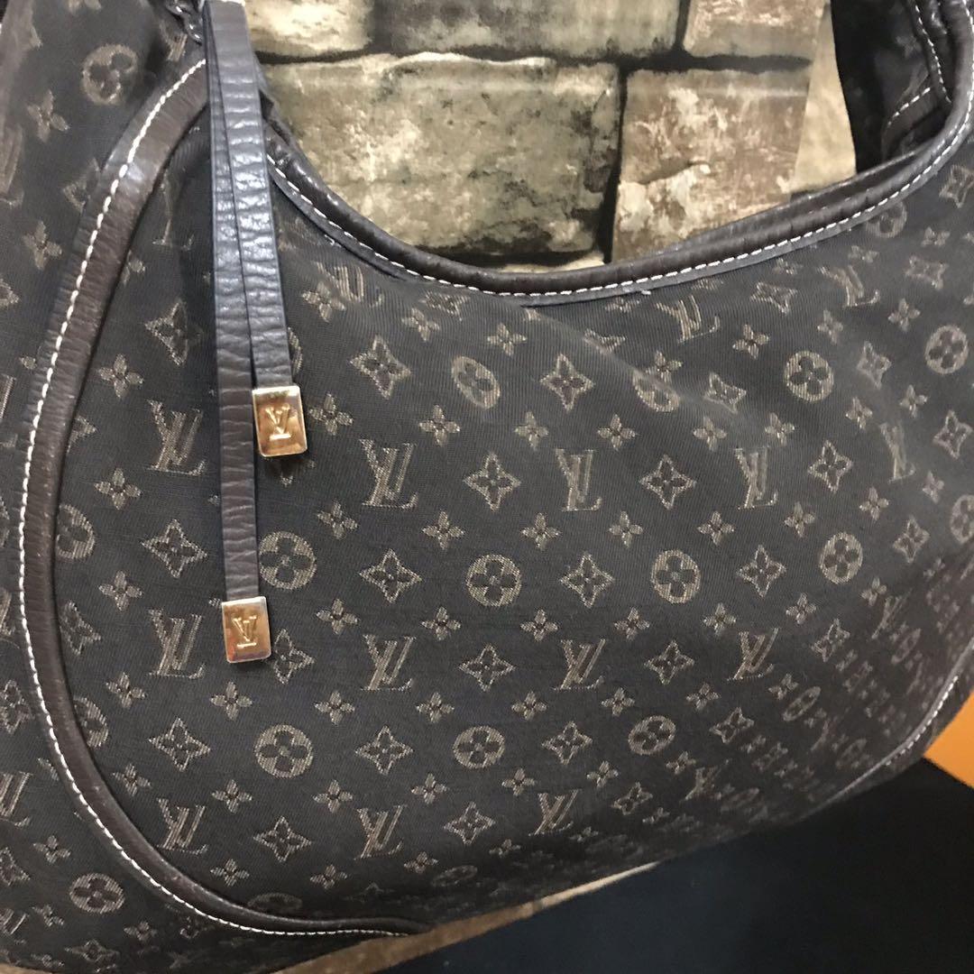 Louis Vuitton Mono Idylle Hobo Bag (Category: Luxury Bags & Wallets) located in Manila. Submitted by shopaholic_gurl (Listing ID 198423572, Image 2). Description: In excellent used condition With code No other inclusions Bag only.