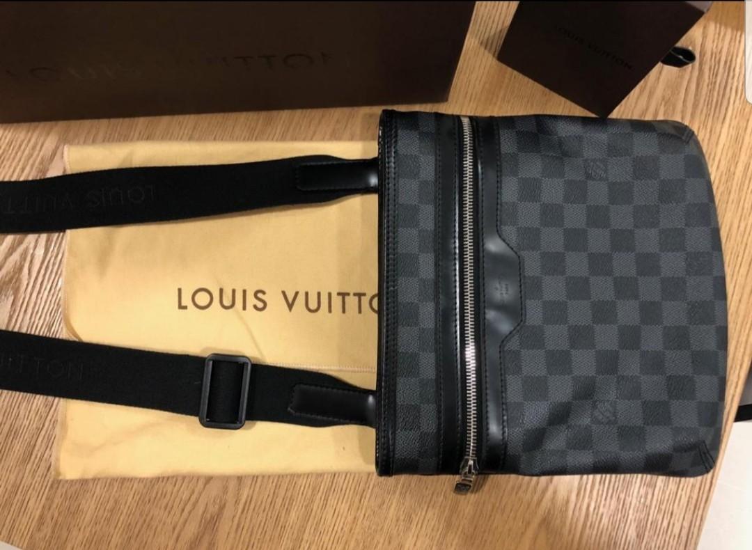 Very good LOUIS VUITTON Thomas Crossbody Bag in Damier Graphite 2012  (26x24cm), with dustbag. IDR @8.900.000 m