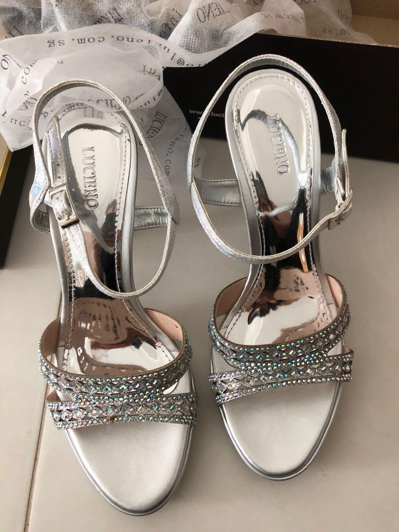 Size 5 strappy heels 2025