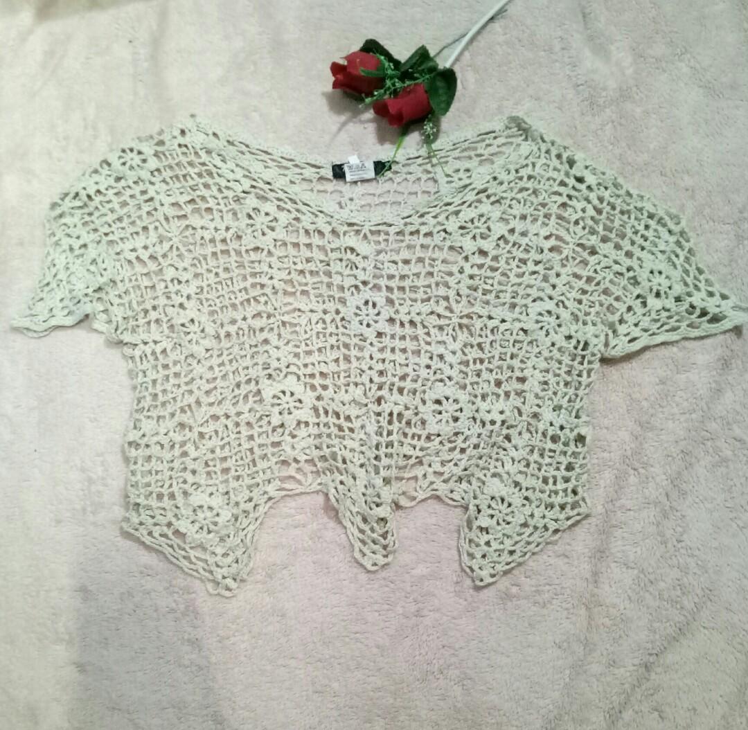 Miss kelly cover up (Category: Others Tops) located in Marikina City. Submitted by threefty (Listing ID 198419731, Image 3). Description: Miss kelly off white cover up. Beach wear. No flaws Free size. Fits up to Large..