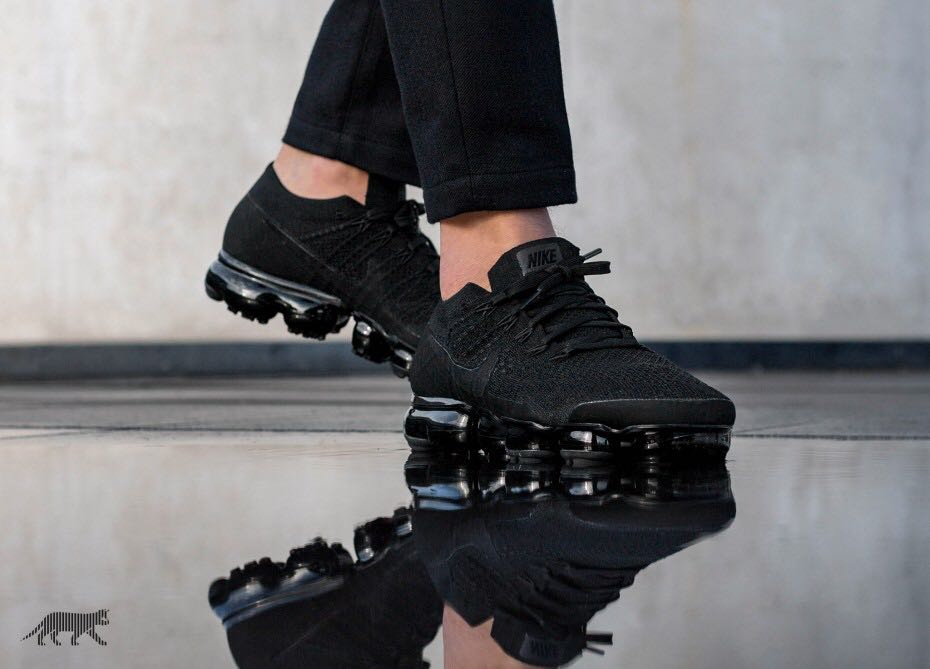 nike vapormax triple black