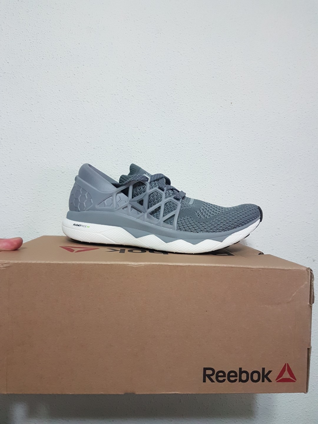 Reebok floatride nite top