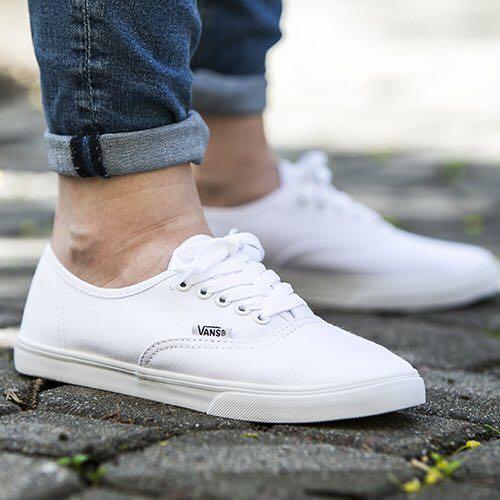 Vans Classic Authentic True White, Men's Fashion, Footwear, Sneakers Carousell