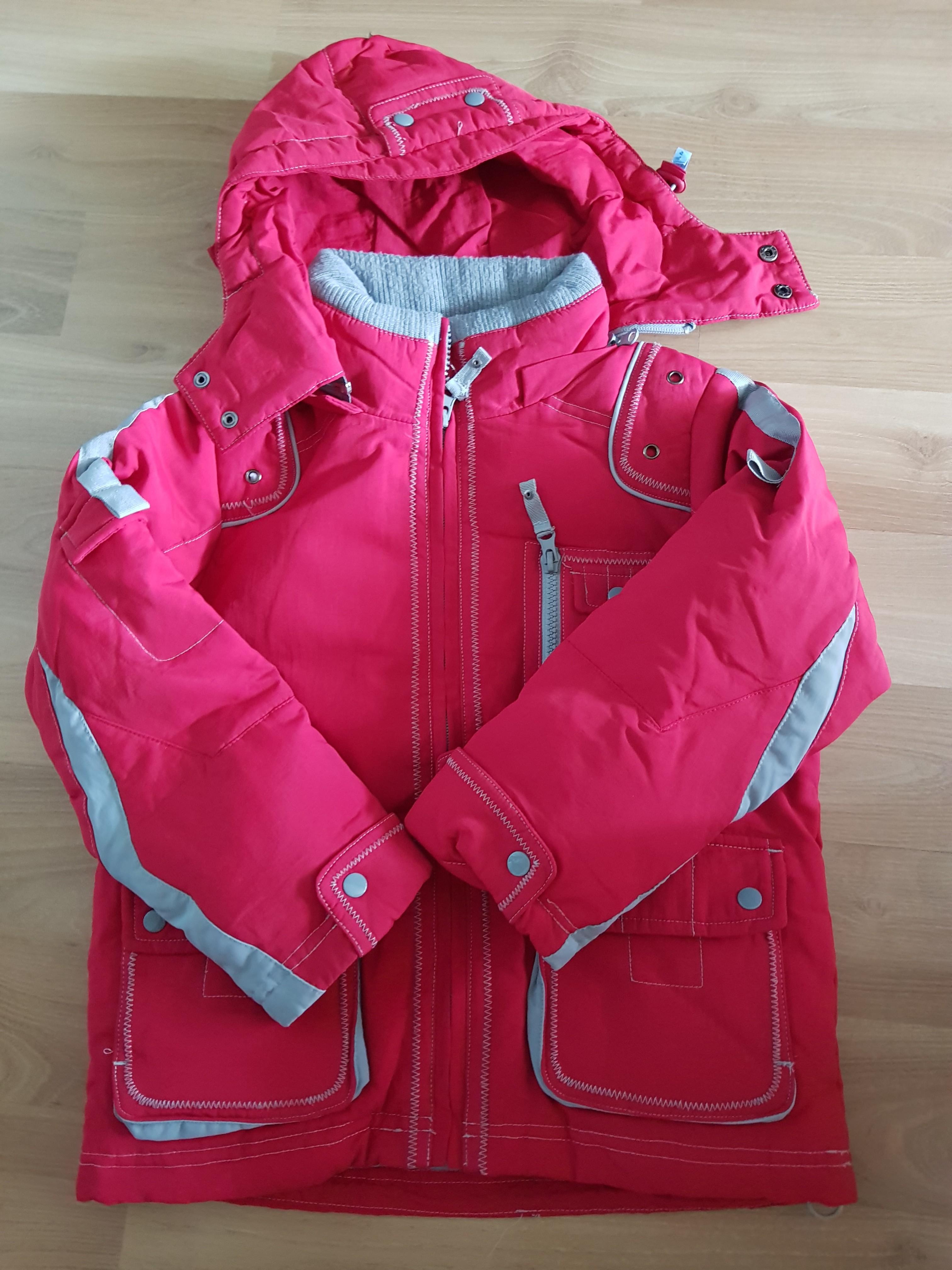 Winter Down Jacket (Category: Babies & Kids Fashion) located in Singapore. Submitted by mouseyangel (Listing ID 198320630, Image 1). Description: Red hooded down jacket bought from Winger time. Only used once. Condition as good as new. Can be used in zero degree weather..