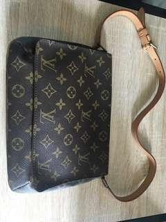 Louis Vuitton 肩背包
