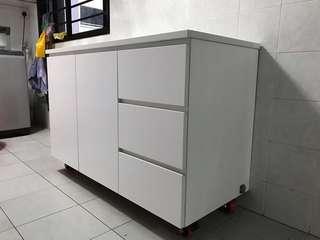 Kitchen cabinet
