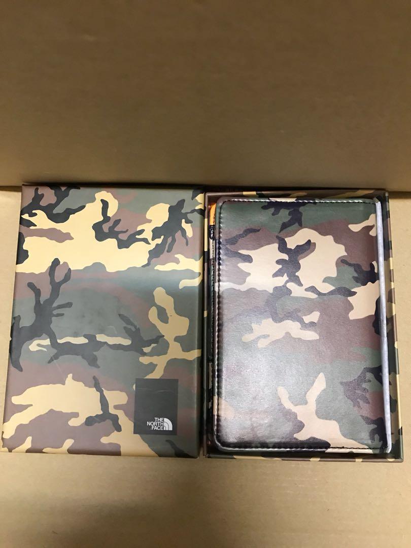 全新 North Face passport case, 男裝, 袋, 腰袋、手提袋、小袋 Carousell