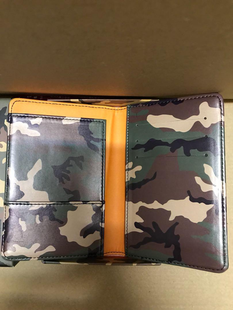 全新 North Face passport case, 男裝, 袋, 腰袋、手提袋、小袋 Carousell